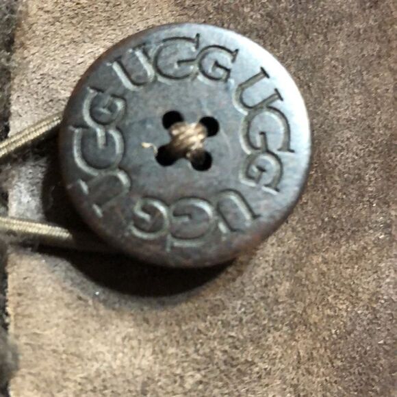 UGG Bailey, 3 Button Brown Boots Authentic - Picture 10 of 11